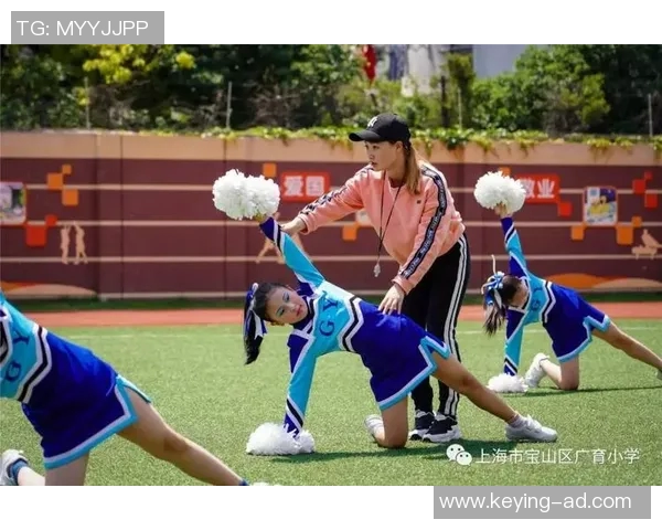 笑容灿烂的足球明星们展现魅力与风采的瞬间