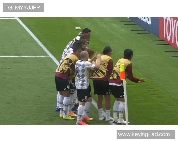 足球明星在球队内部施压队友引发争议,团队氛围岌岌可危 足球明星在球队内部施压队友引发争议,团队氛围岌岌可危